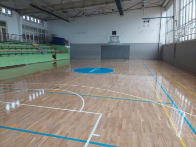 Sportovní hala, lakovaná podlaha PURLET W470 - 1K PUR lak super, lakování dřevěných parket